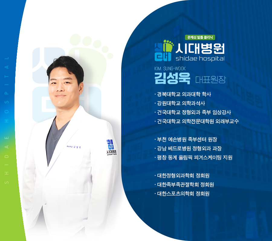 발톱 주변 피부와 손발톱 상태를 자세히 살펴보는 이미지